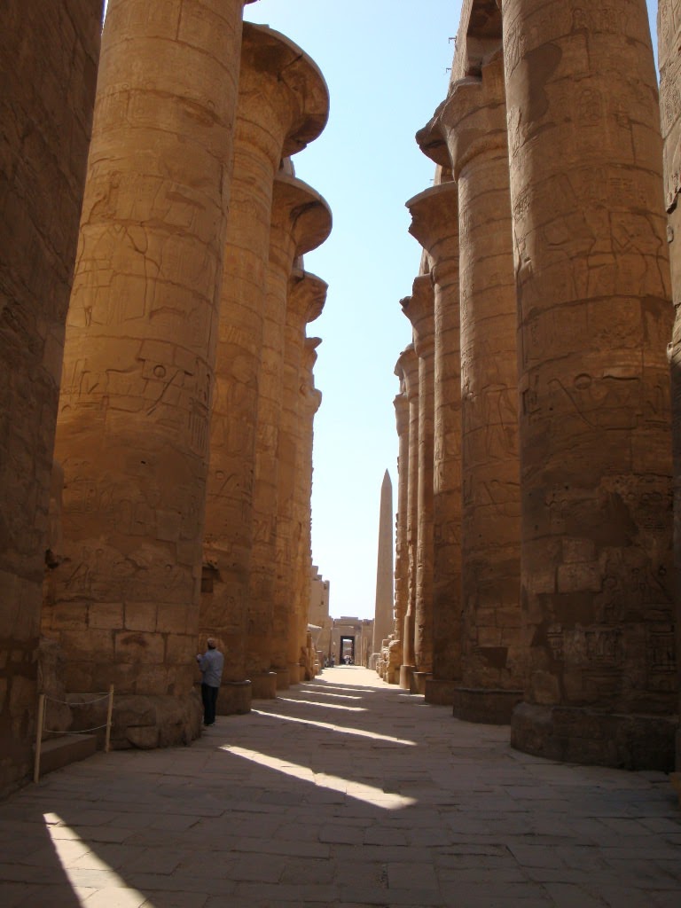 Colunas impressionantes em Karnak