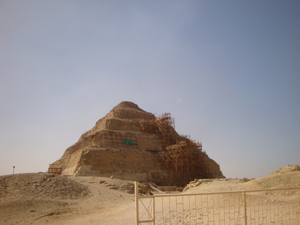 Pirâmide escalonada em Djoser