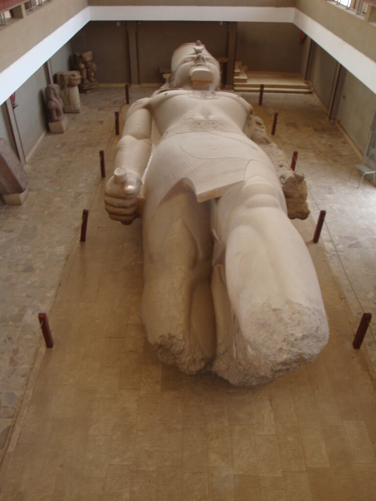Colosso de Ramsés II em Mênfis
