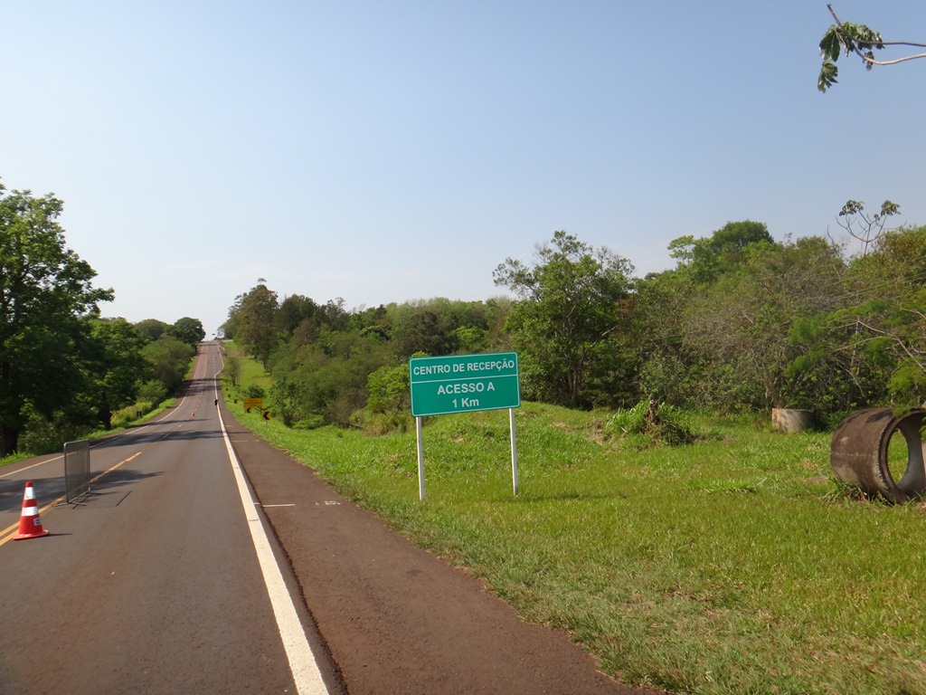 Estrada que leva até o Parque Nacional do Iguaçu