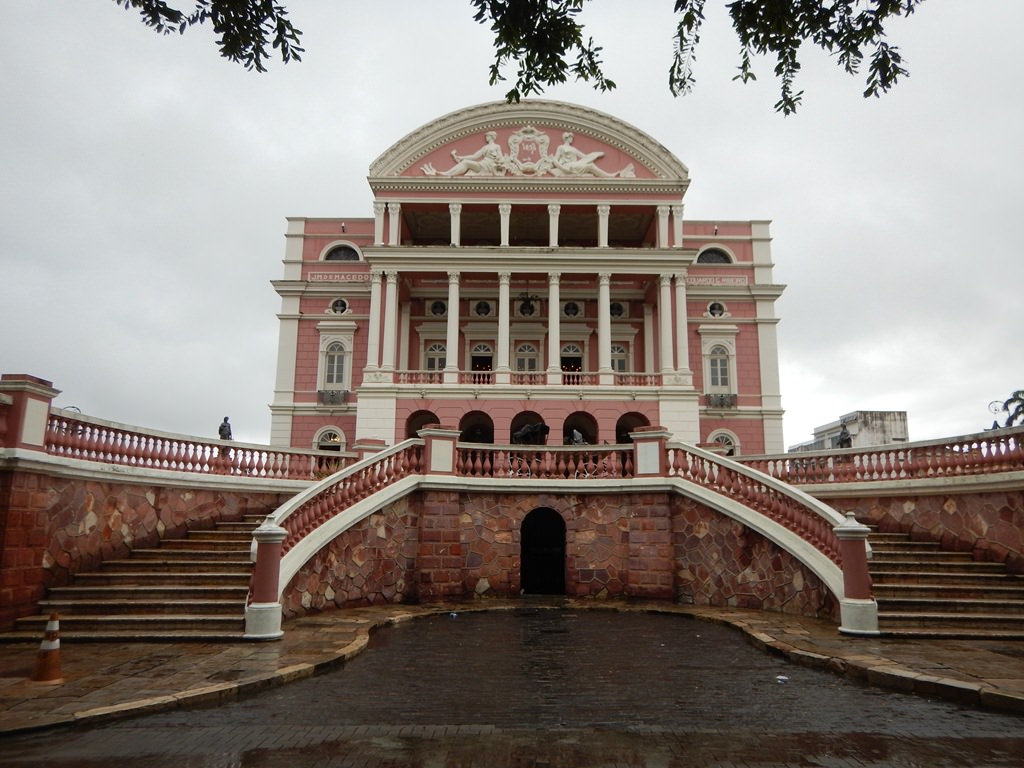 Teatro Amazonas visto do Largo São Sebastião
