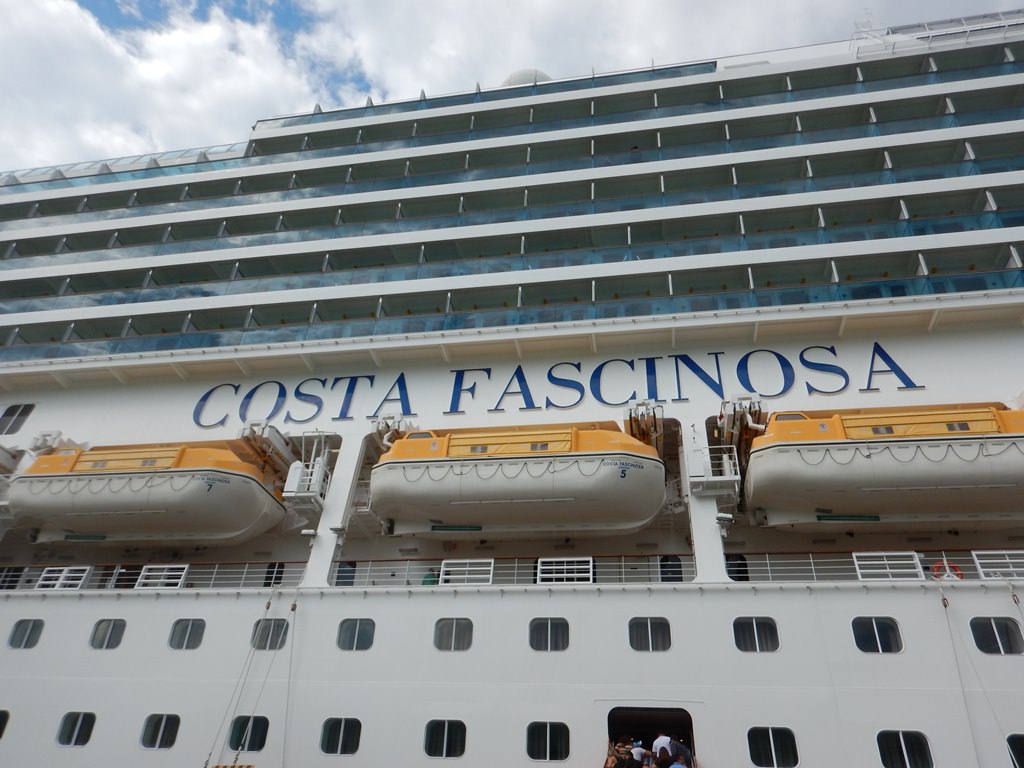 Tour no navio Costa Fascinosa