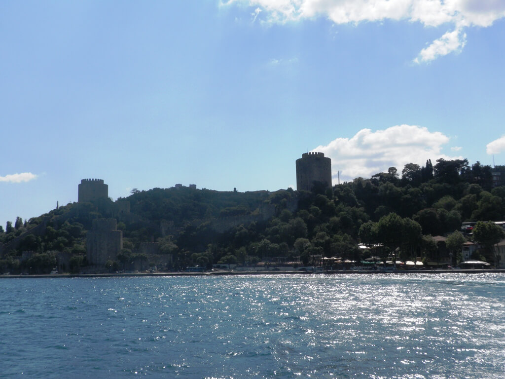 Fortaleza Europeia vista durante o passeio de barco no Bósforo