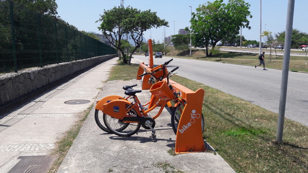 Estação Bike Rio perto do Bosque da Barra