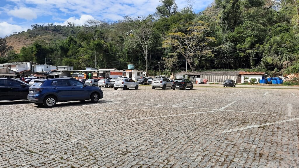 Tem estacionamento a Feirinha de Itaipava