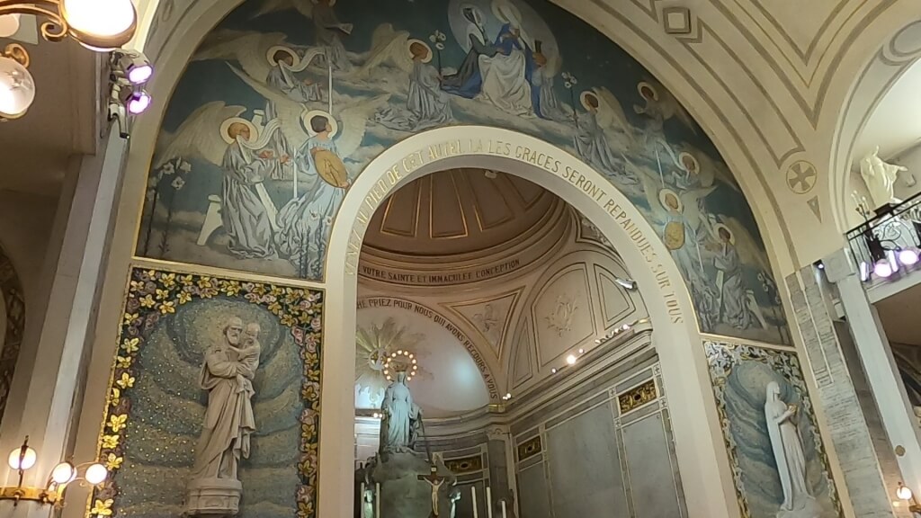 Capela da Medalha Milagrosa em Paris Altar
