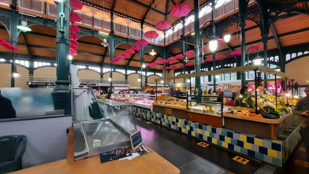 Mercado Coberto de Lourdes Les Halles Parte interna