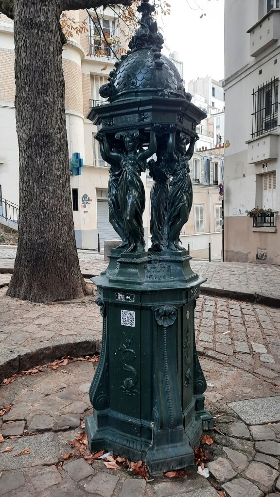 Fonte Wallace em Montmartre Paris