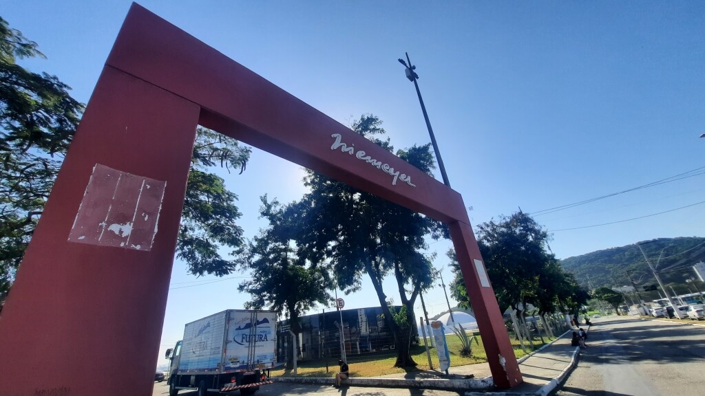 Pórtico Meia de Niterói Caminho Niemeyer