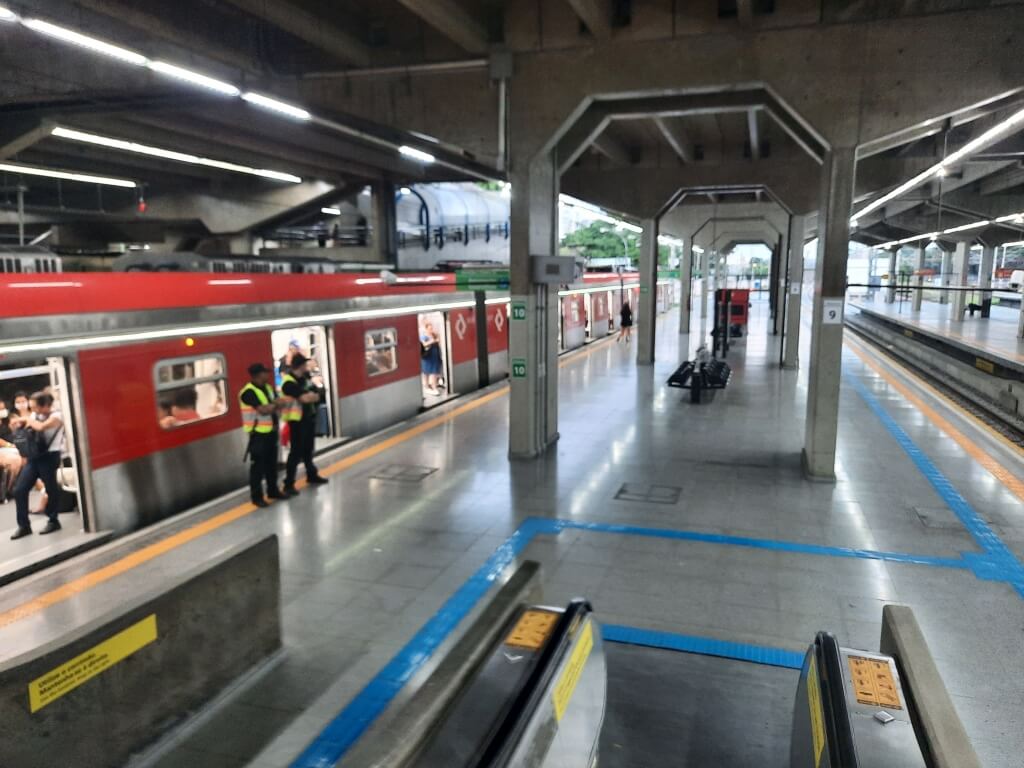 Como ir ao Aeroporto de Guarulhos de trem