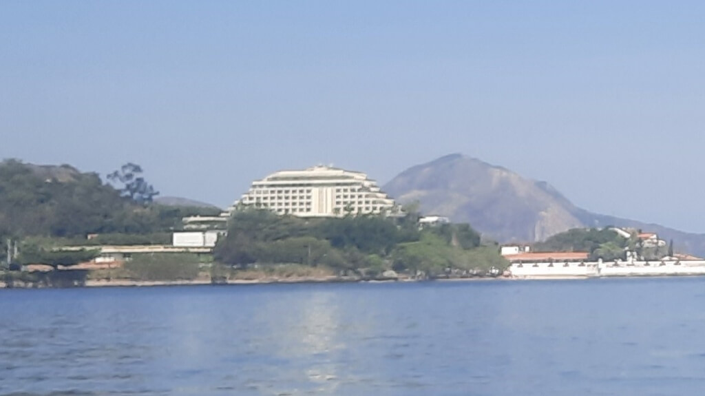 Hotel que parece um barco em Niterói Cantareira