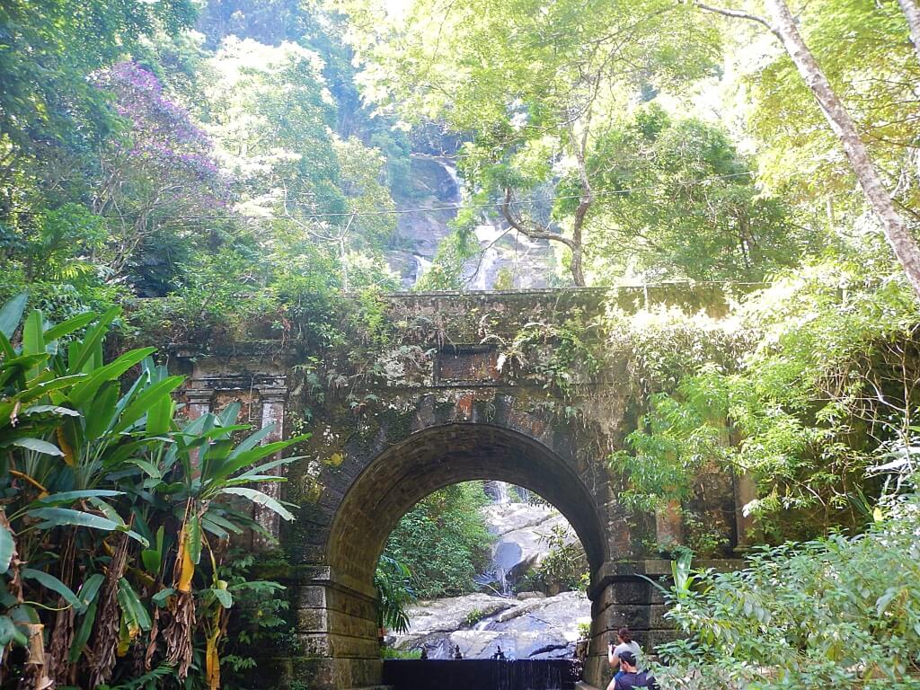 Banho de cachoeira na Floresta da Tijuca