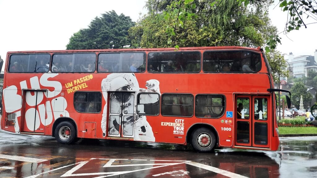 ônibus turístico em Gramado