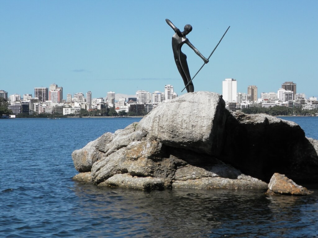 Estátua do Curumim na Lagoa