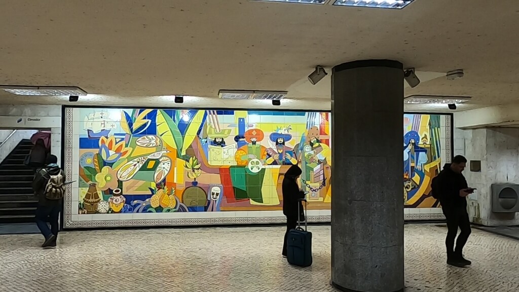 Arte no Metrô de Lisboa Estação Restauradores Painel foraArte no Metrô de Lisboa Estação Restauradores Painel fora