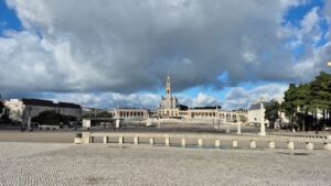 Onde fica a entrada Santuário de Fátima