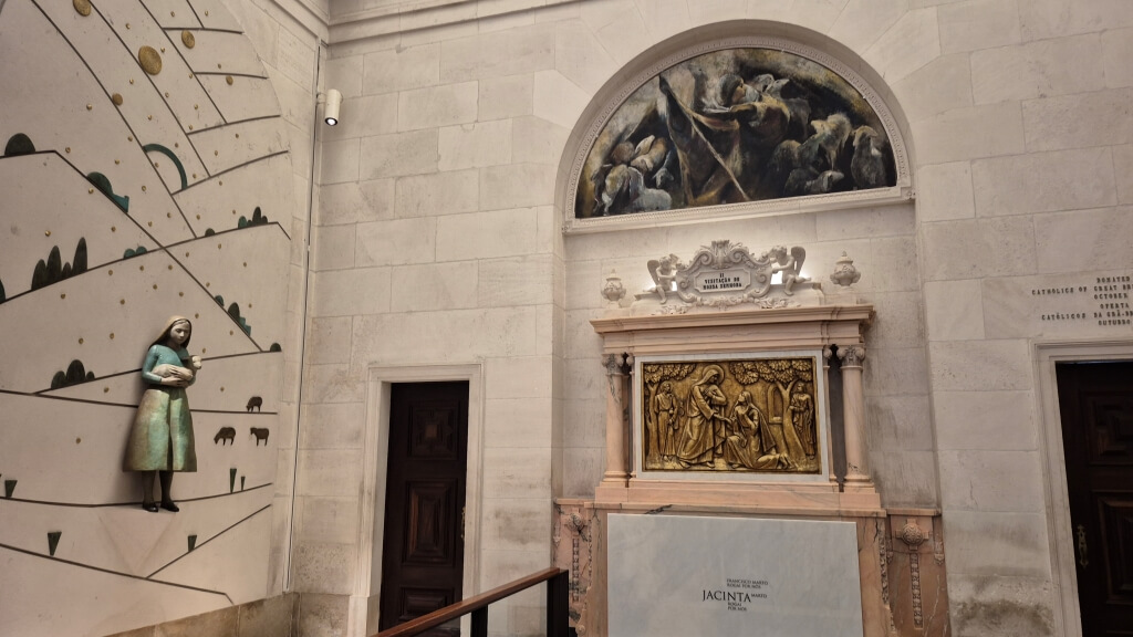 Túmulo de Santa Jacinta Marto Basílica de Nossa Senhora do Rosário de Fátima