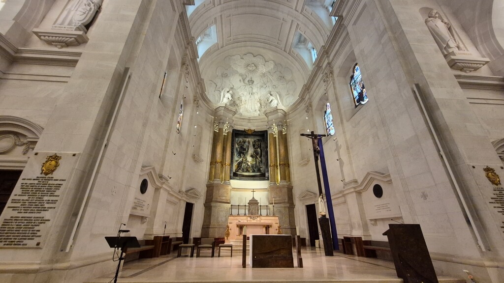 Visão geral da Basílica de Nossa Senhora do Rosário de Fátima