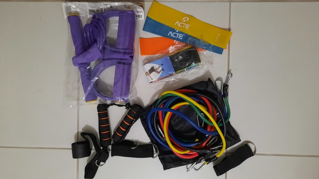 Exercícios com elásticos na viagem