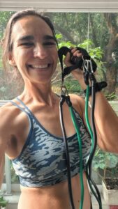 treino com elásticos durante a viagem