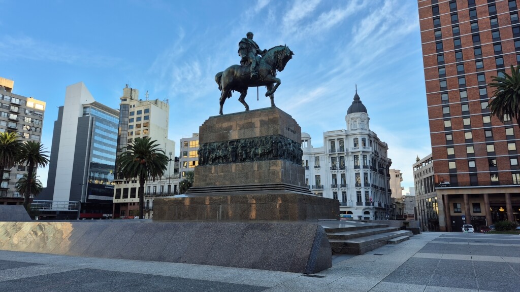 O que fazer em Montevideu - Plaza Independencia