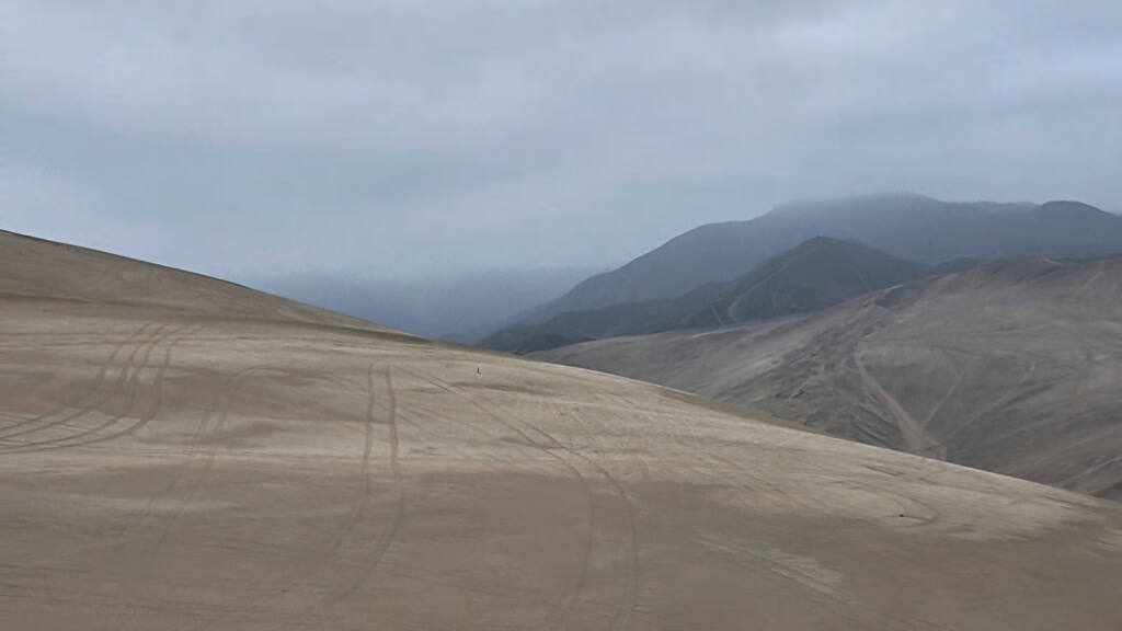 Dunas de areia no Deserto de Chilca, um dos destinos mais surpreendentes do Peru