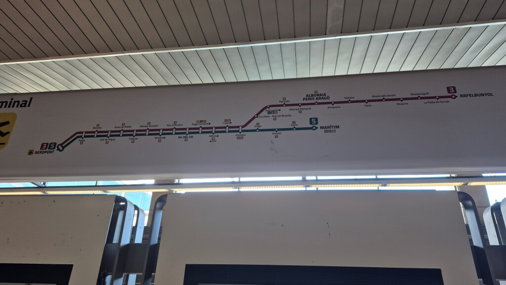 Como ir do aeroporto de Valência ao Centro de metrô