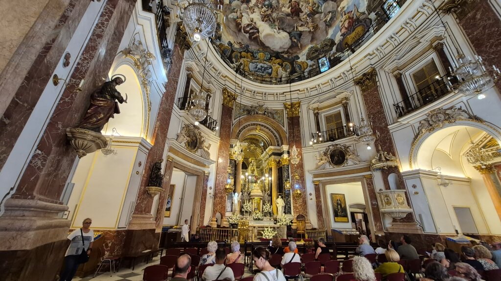 Interior da Basílica de Nossa Senhora dos Desamparados Valência